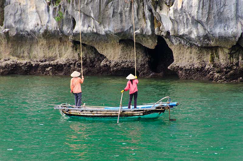 31 - Vietnam - Bahia de Halong - pescadores